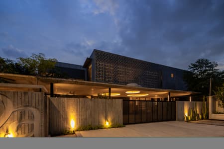 Tropical Shift House